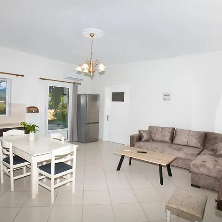 Babi's - Garden Apartment Lixouri